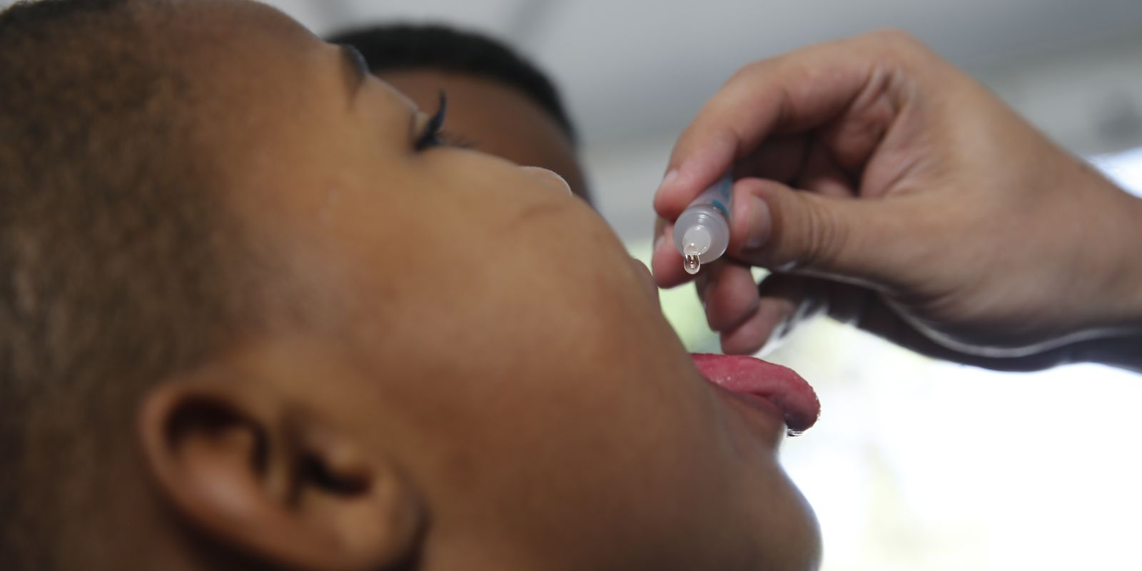 Por que a pólio voltou a preocupar o país? Entenda