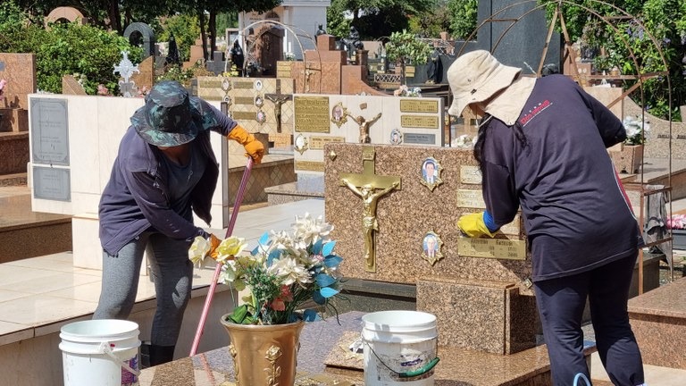 Finados: Prefeitura orienta moradores sobre limpeza e lavagem de túmulos em Araraquara