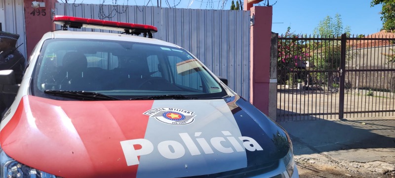 Caminhonete roubada em São Carlos é localizada escondida em Araraquara