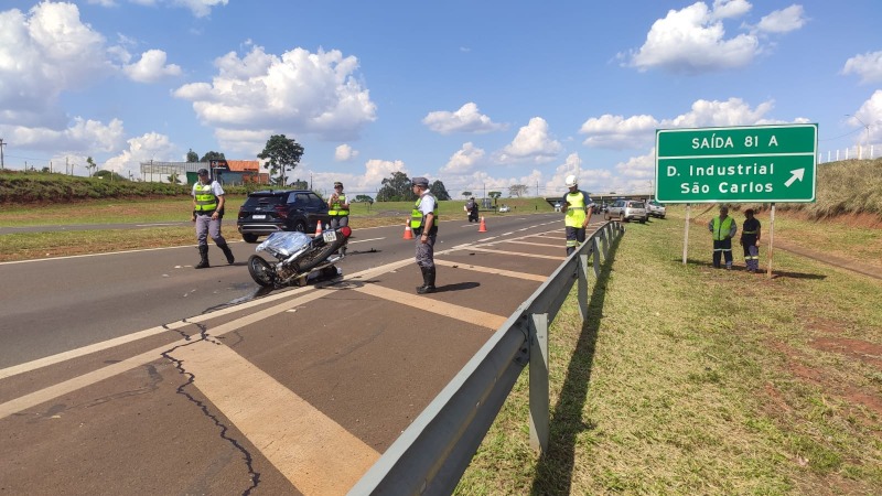 ​Motociclista morre ao bater na traseira de caminhão em Araraquara