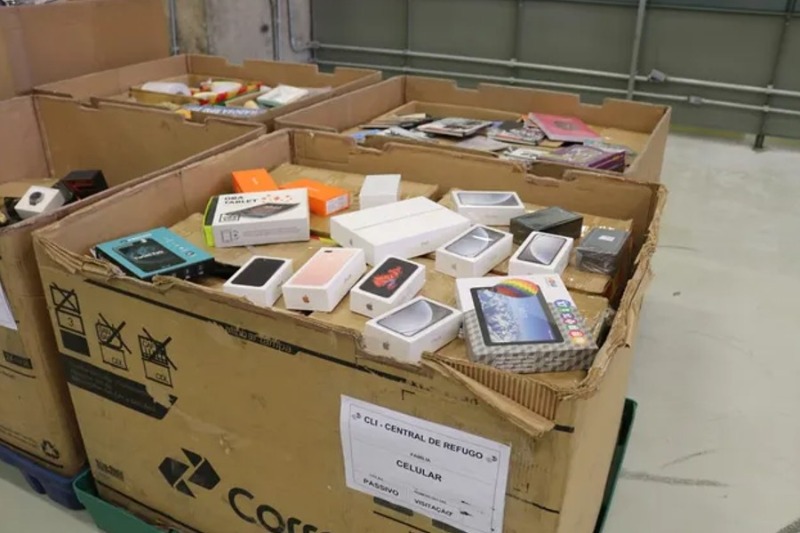 Iphone, computadores e joias: Veja como participar do leilão dos Correios