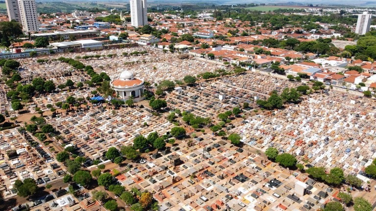 Cemitérios Municipais realizam missas durante Dia de Finados em Araraquara; confira a programação