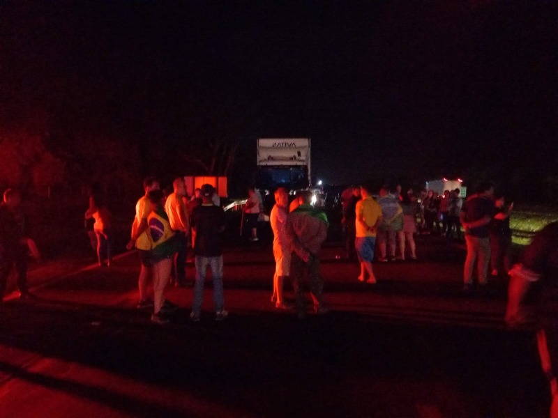 Fotos mostram bloqueio de manifestantes pró-Bolsonaro em rodovia de Araraquara