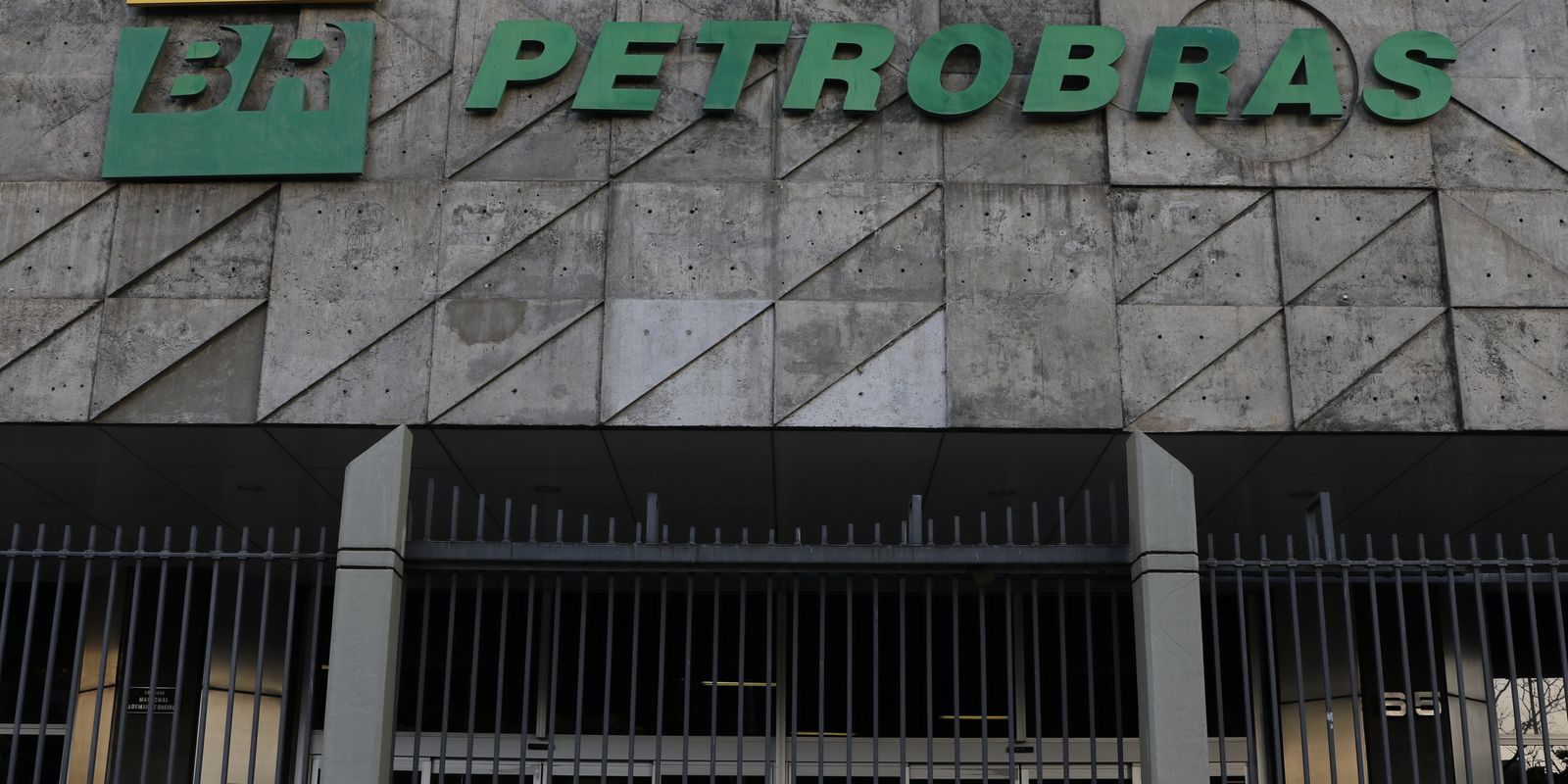 Petrobras tem lucro líquido de US$ 8,8 bilhões no 3º trimestre