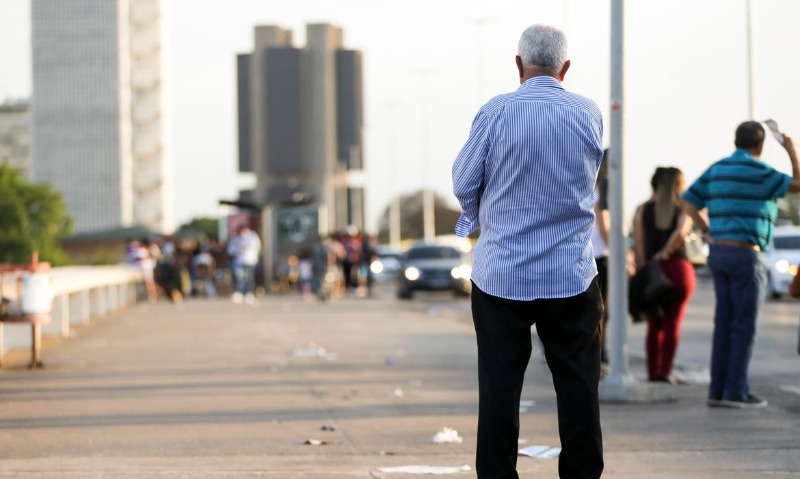 Quedas durante a velhice: estudo aponta que 40% dos idosos com 80 anos ou mais sofrem com o problema
