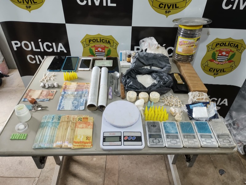 Polícia Civil faz operação e prende três por tráfico no Maria Luiza