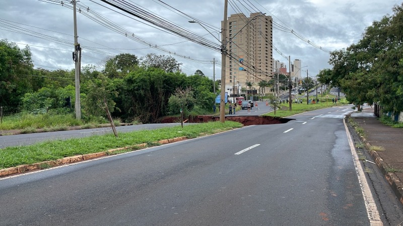 "Prefeitura vistoria constantamente as suas pontes e viadutos", diz Edinho Silva