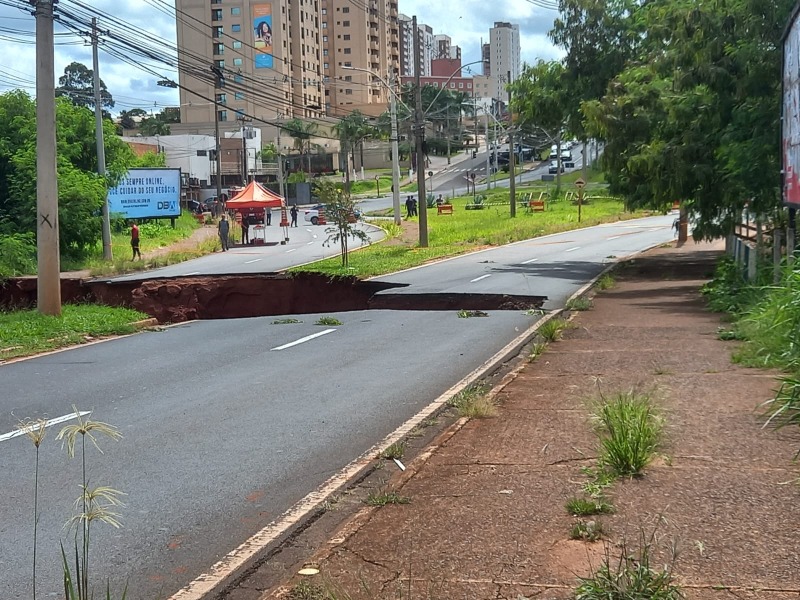 Prefeitura define desvio de trânsito com Avenida 36 interditada