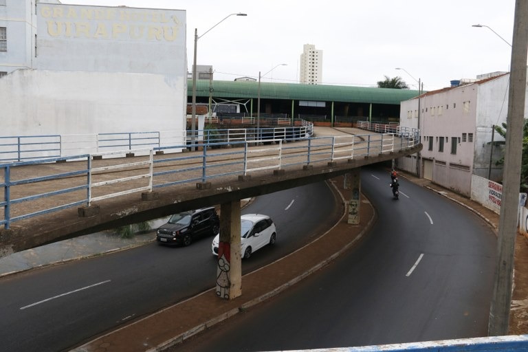 Equipes da Prefeitura ainda atuam na Via Expressa; pista foi liberada parcialmente