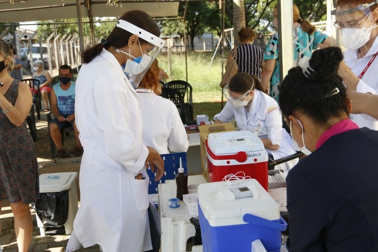 Polos de vacinação contra Covid-19 são alterados em Araraquara; veja o que muda