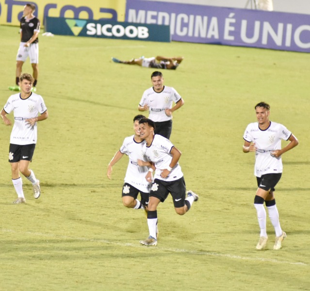 Corinthians e Comercial abrem 2ª fase da Copinha na cidade