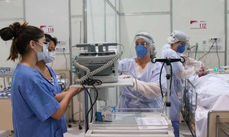Covid-19 se mantém no topo das internações por problemas respiratórios