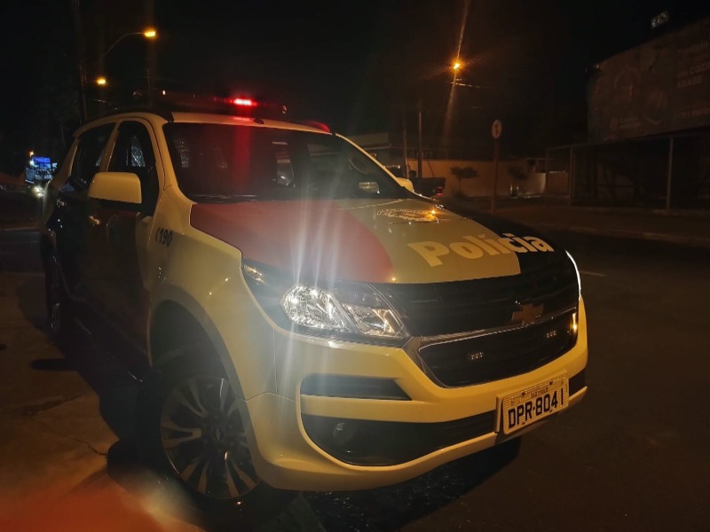 Criminosos armados invadem residência e rendem família em Matão