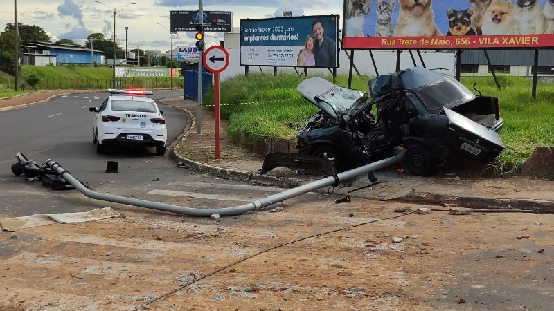 Carro destruído na Expressa foi furtado e proprietária não tinha seguro