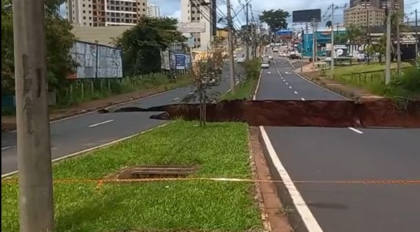 Prefeitura contrata empresa para recuperar dois pontos atingidos pelas chuvas