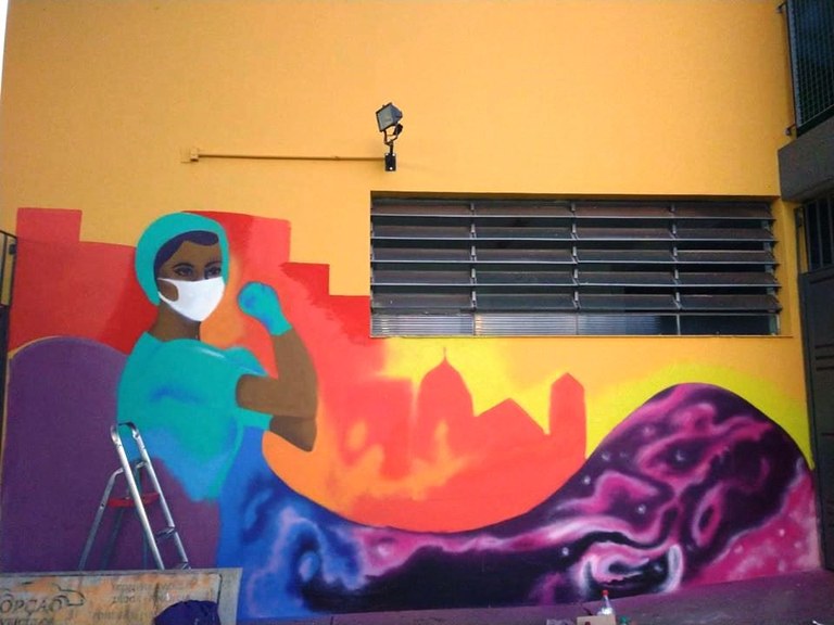Artistas homenageiam profissionais da saúde em graffitis por Araraquara