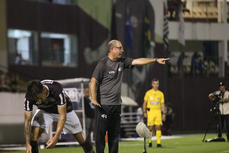 'Quando se tem derrota é cobrança e a gente se cobrou no final do jogo' diz técnico da Ferroviária