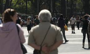 "É grande o número de idosos que estão circulando pela cidade", alerta o Comitê