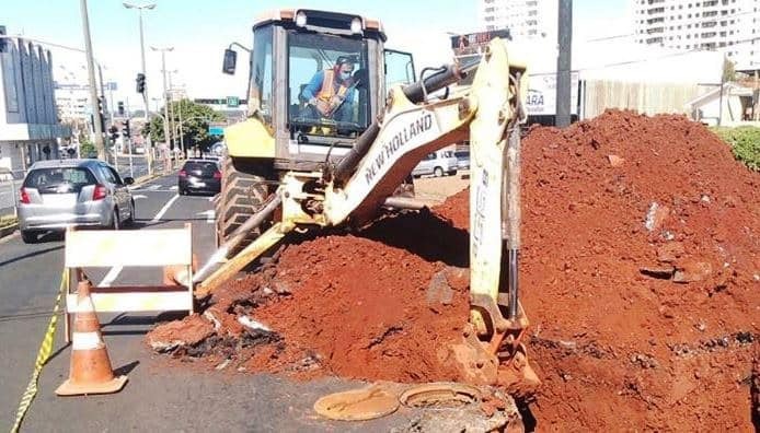 Recalculando a Rota: manutenção de esgoto fecha parcialmente trecho da Via Expressa
