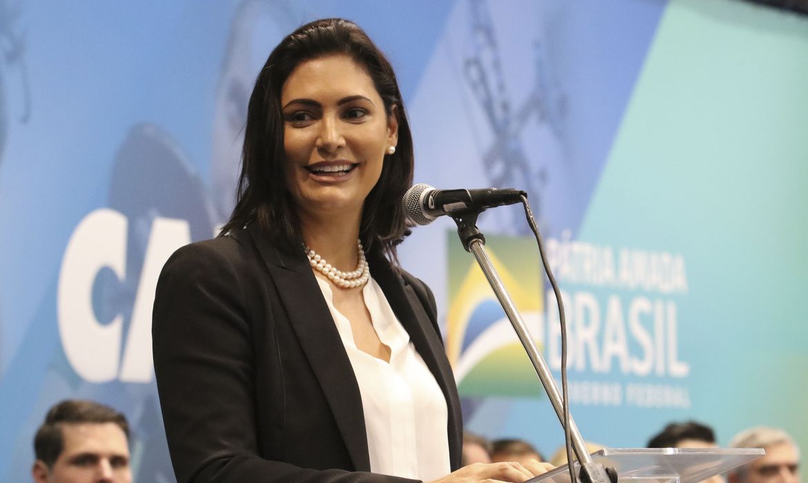 Michelle Bolsonaro testa positivo para coronavírus
