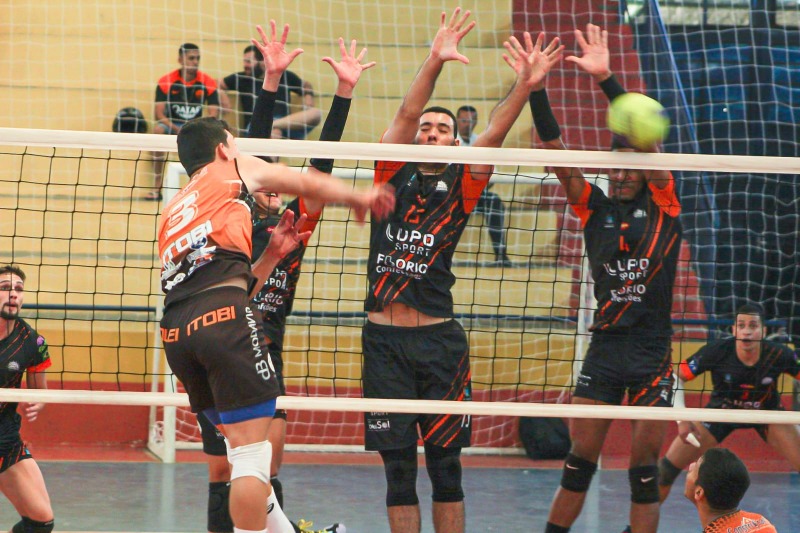 Vôlei masculino retoma treinos para nova temporada