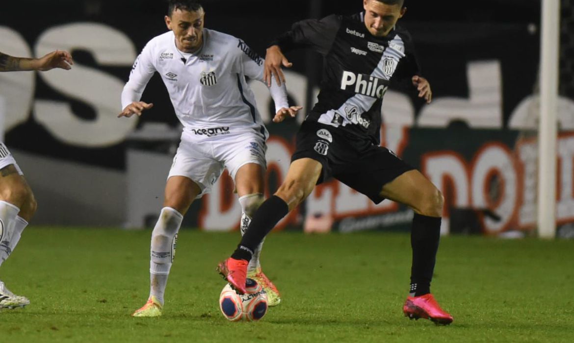 Ponte Preta vence o Santos de virada e se classifica para a semifinal do Campeonato Paulista