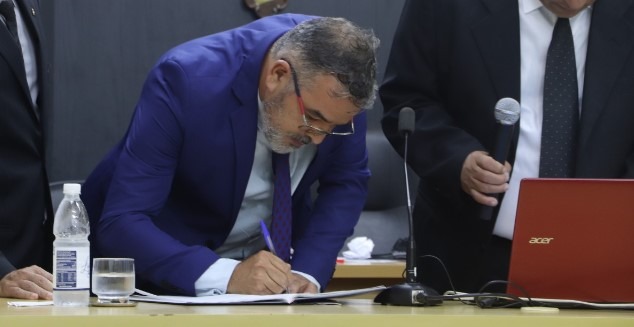 Alcindo Sabino entra no lugar de Thainara e toma posse como vereador de Araraquara