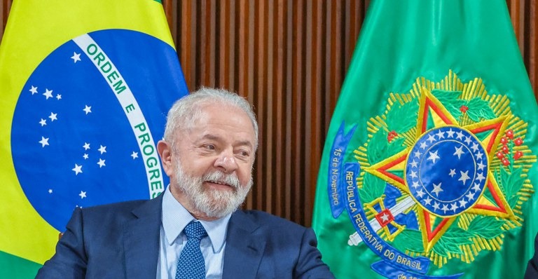 Lula confirma aumento no salário mínimo e na faixa de isenção do Imposto de Renda