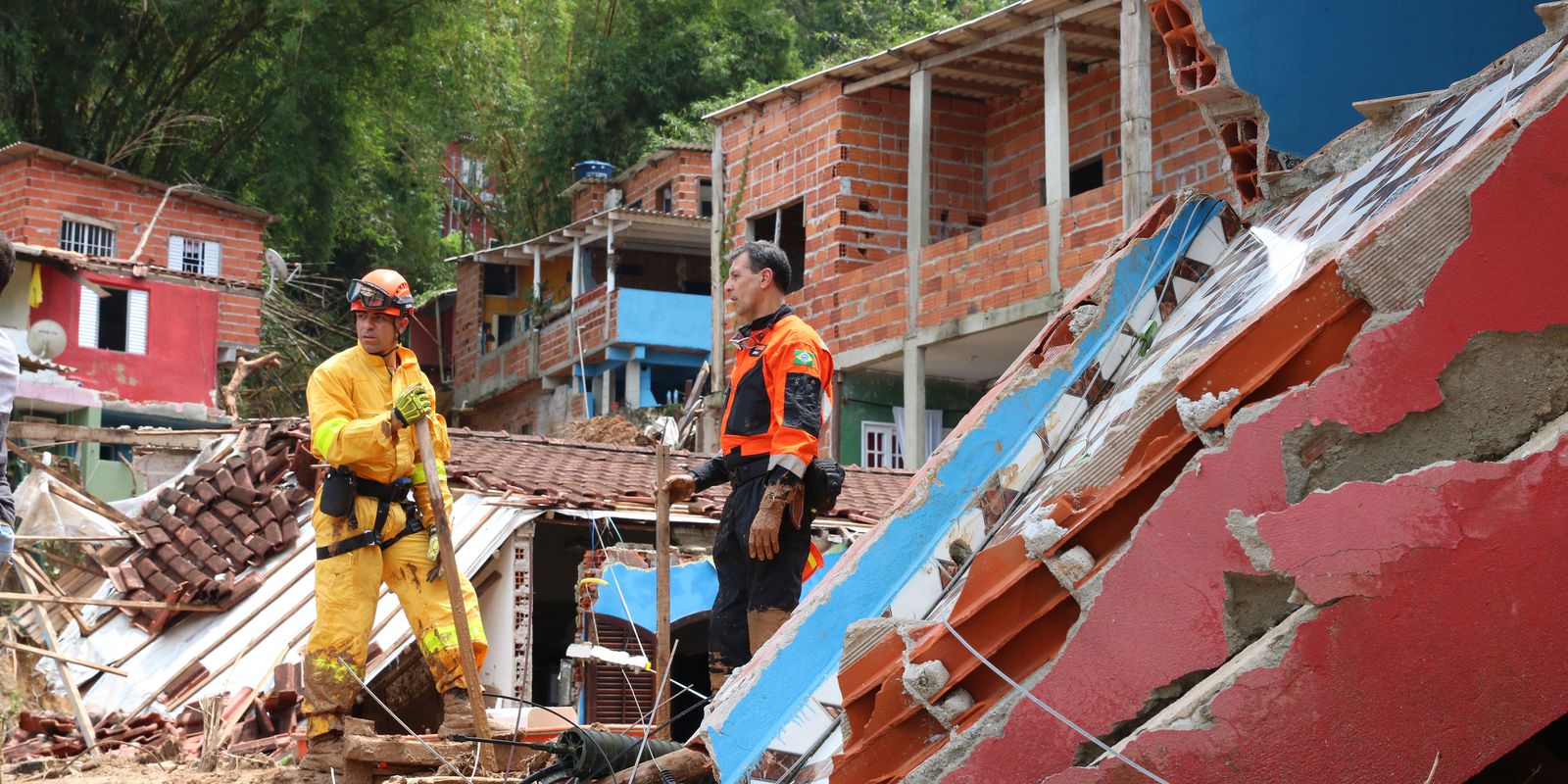 Bombeiros encontram última pessoa desaparecida em São Sebastião