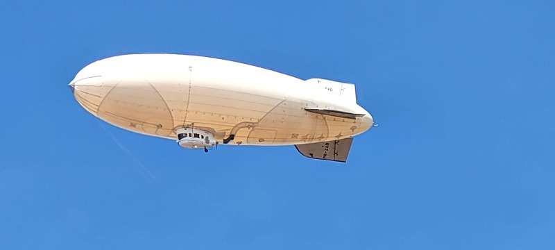 Dirigível chama atenção no céu de Araraquara; veja fotos e vídeo