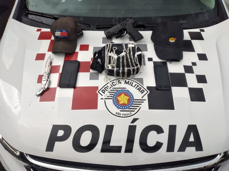 Adolescentes são detidos pela PM após assalto em joalheria na região