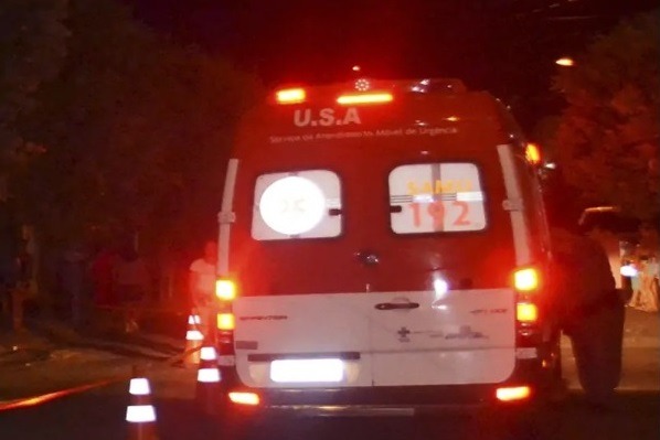 Briga generalizada termina com jovem esfaqueado; vítima levou cinco golpes