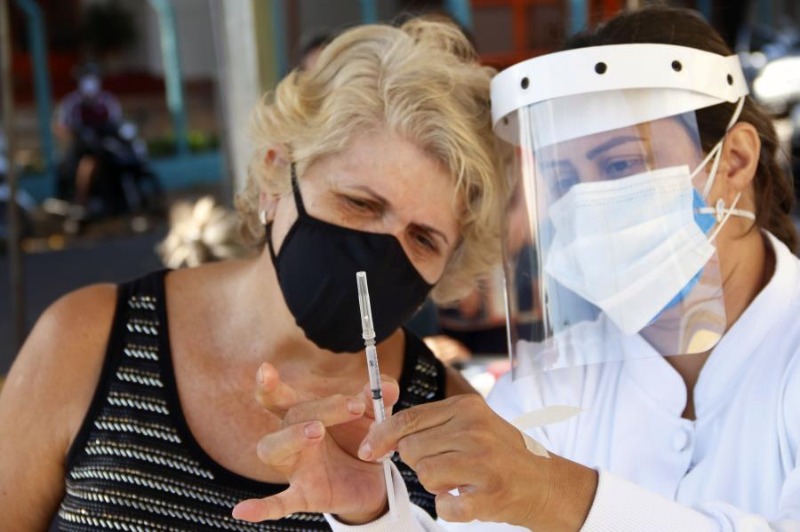 Bivalente: Araraquara segue com vacinação em idosos maiores de 60 anos; veja os polos