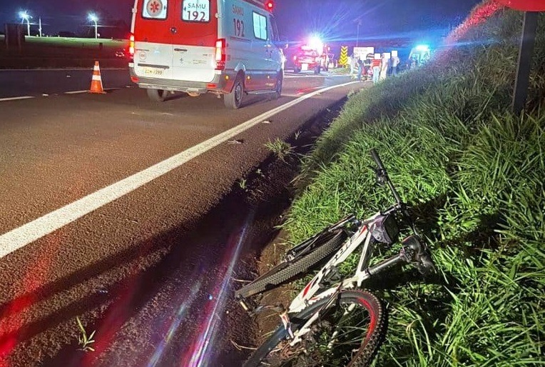 Acidente entre moto e bicicleta deixa três feridos em Araraquara