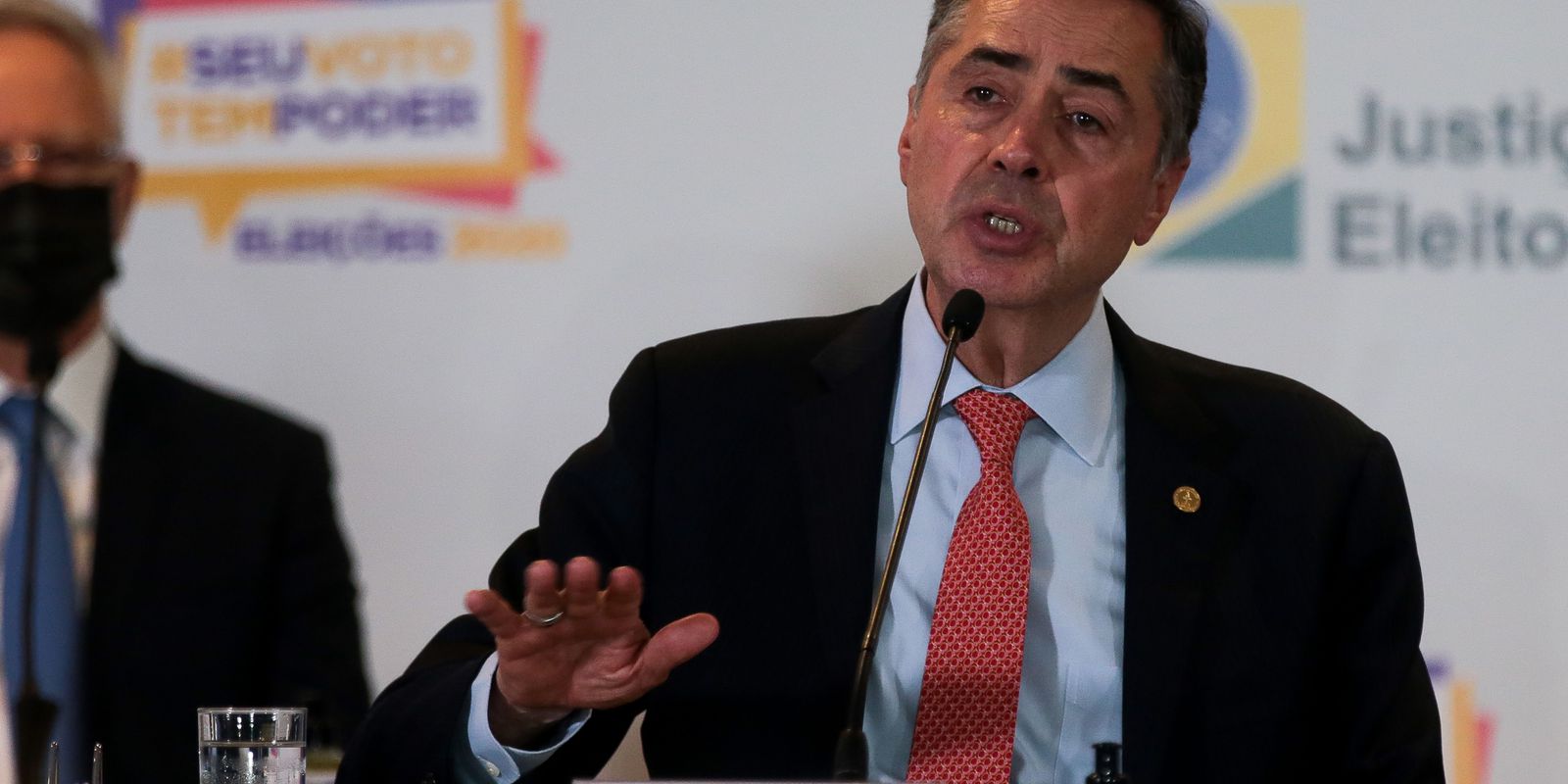 Roberto Barroso deixa UTI em Brasília