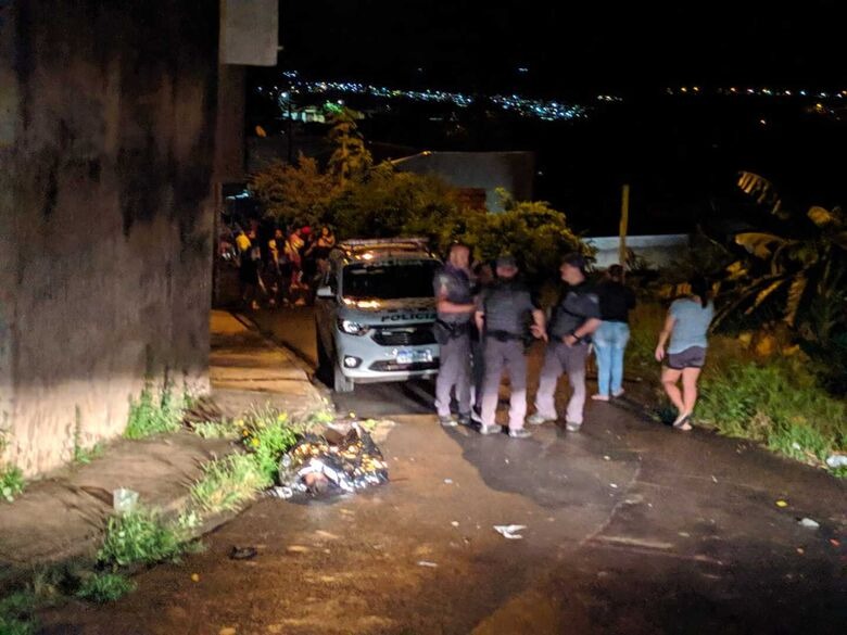Homem morre esfaqueado em São Carlos