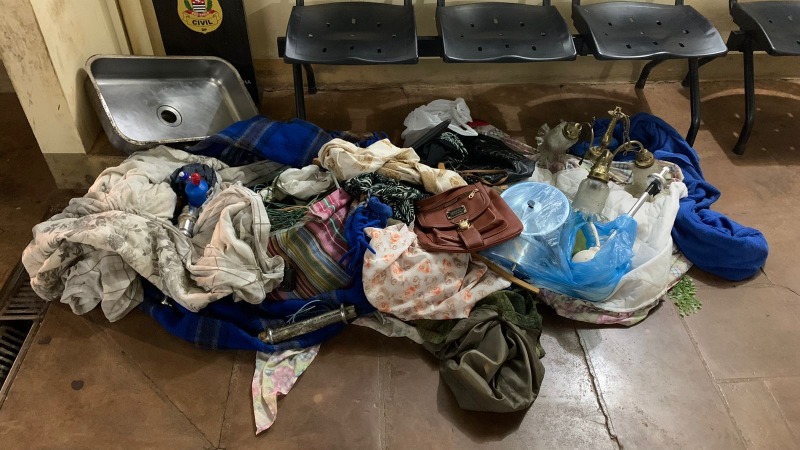 De fios de cobre a guarda-chuva: dupla é presa após roubar residência em Araraquara