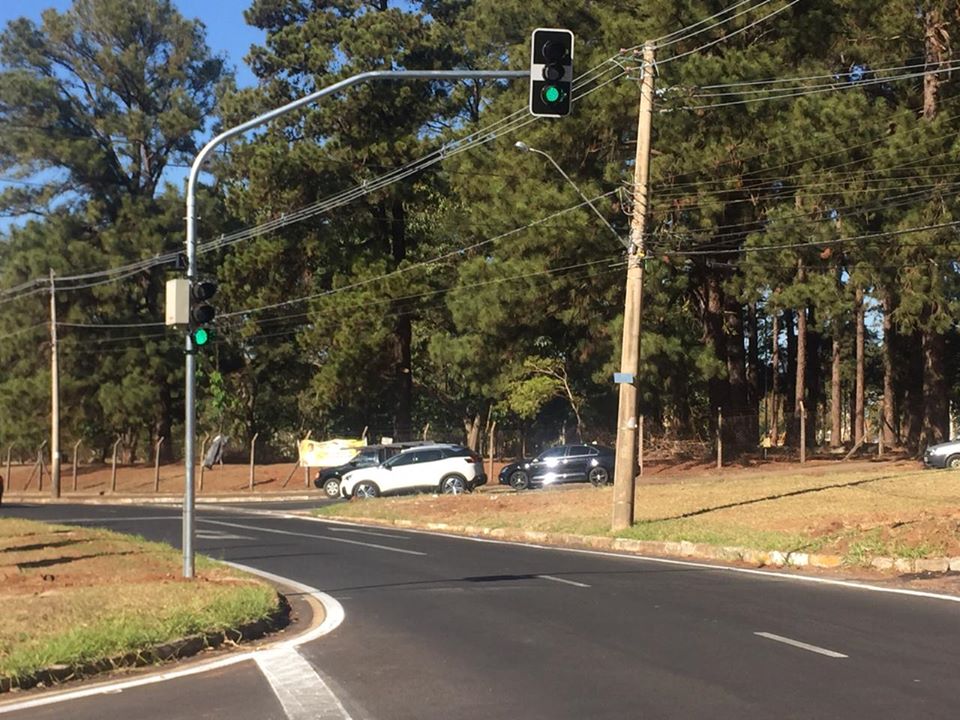 Semáforo no acesso ao Jardim Botânico já está funcionando