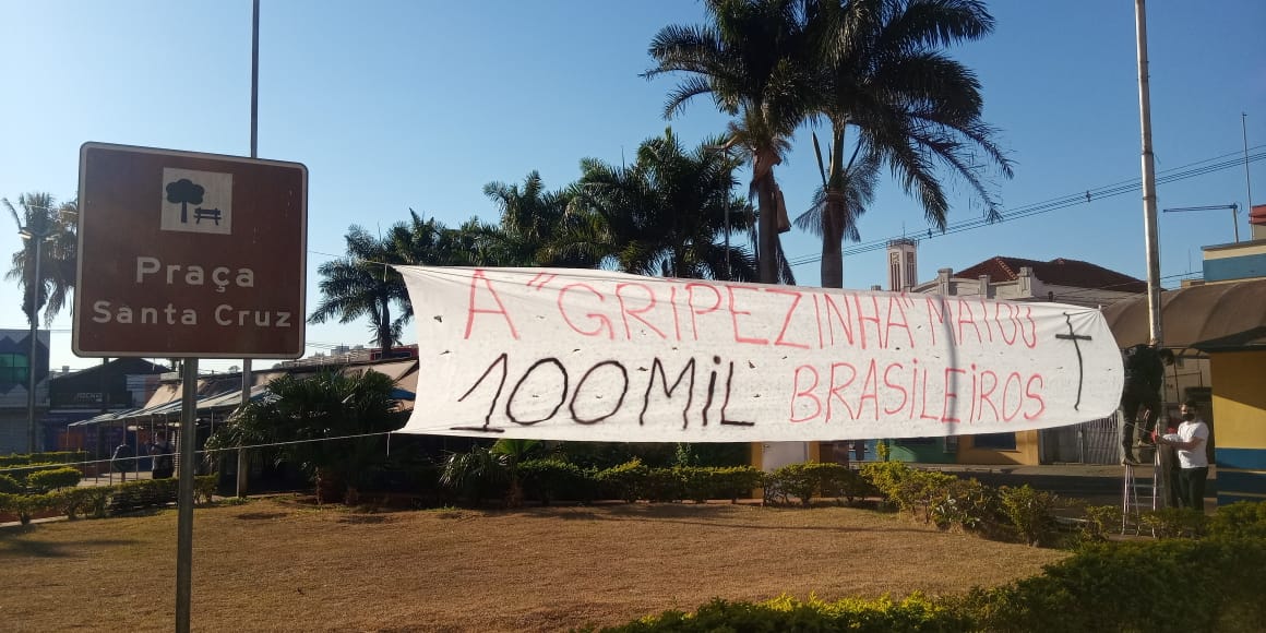 Ato no Centro lembra 100 mil mortes por coronavírus no Brasil