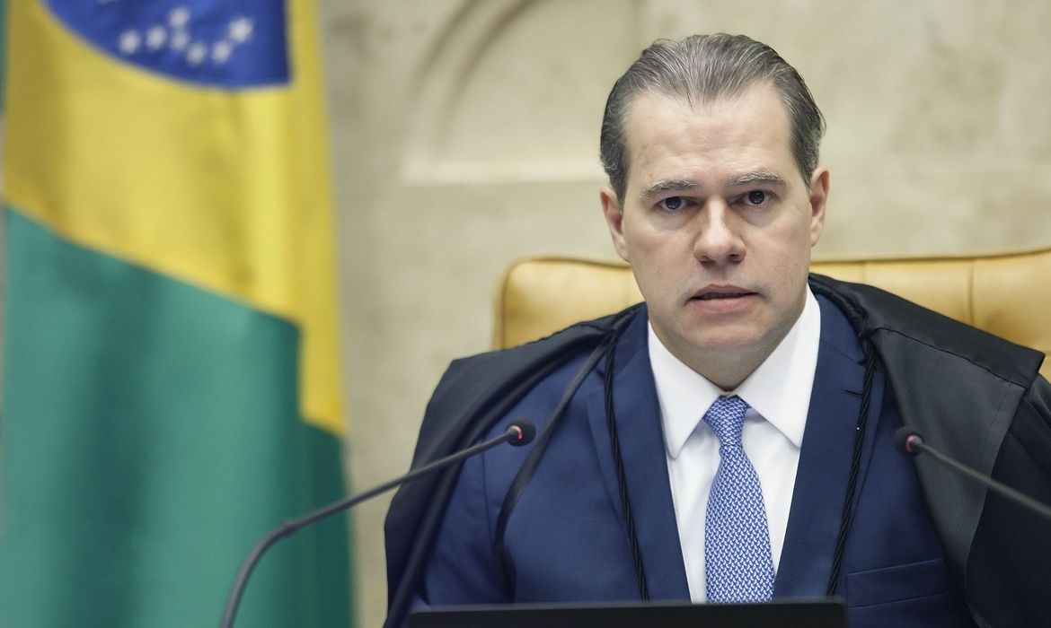 Presidente do STF é internado em Brasília
