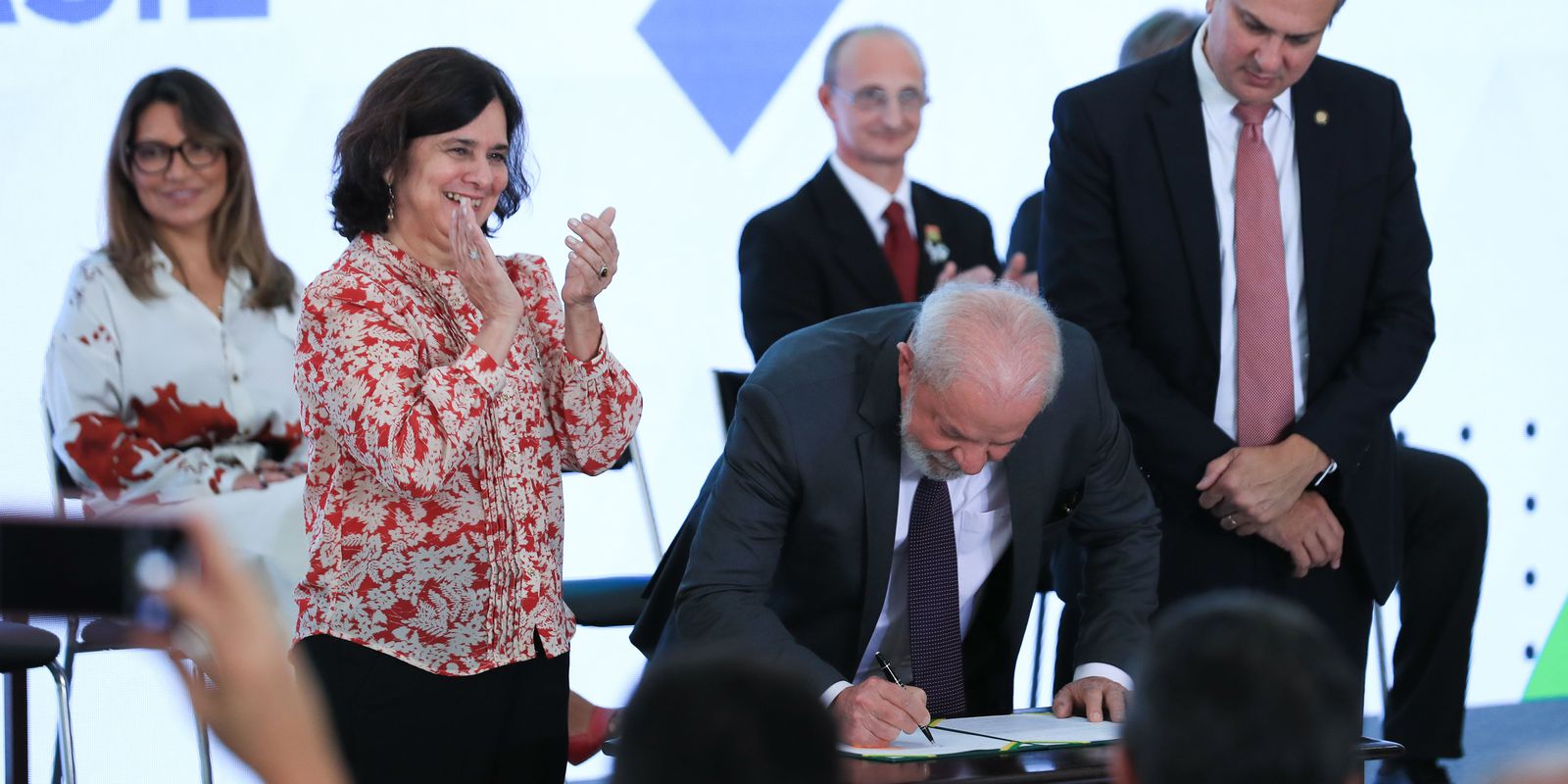 Mais Médicos dará incentivo de até R$ 120 mil para áreas vulneráveis