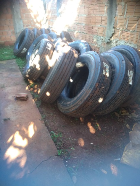 Polícia Militar prende quatro homens por furto de pneus no bairro do Jardim Hortênsias em Araraquara