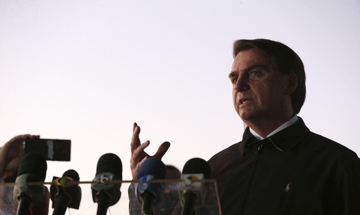 Bolsonaro defende privatizações e compromisso com teto de gastos