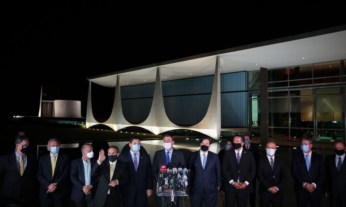 Bolsonaro, Maia e Alcolumbre assumem compromisso de manter teto de gastos
