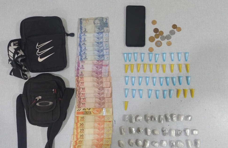 Força Tática prende jovem com drogas e dinheiro em Araraquara