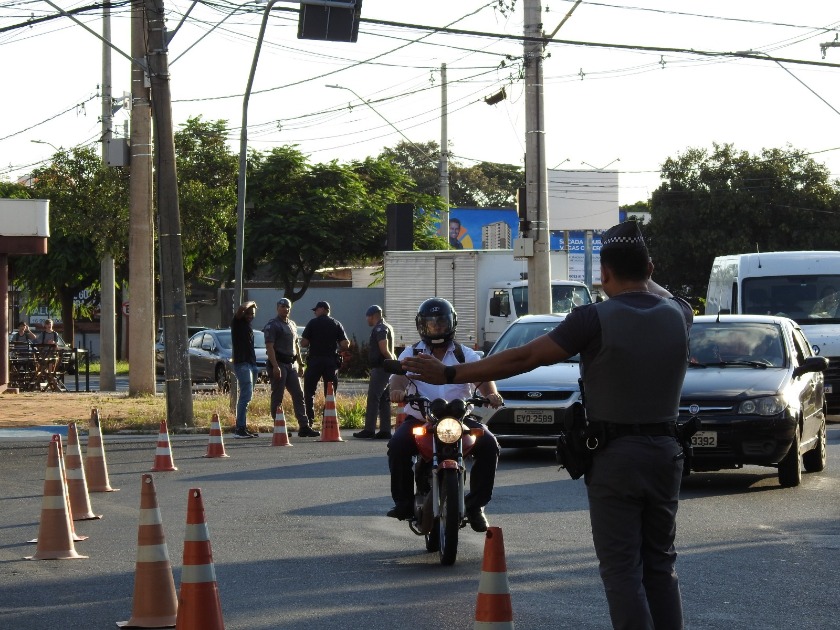 PM, GCM e Trânsito realizam fiscalização em motos com objetivo de reduzir a criminalidade em Araraquara
