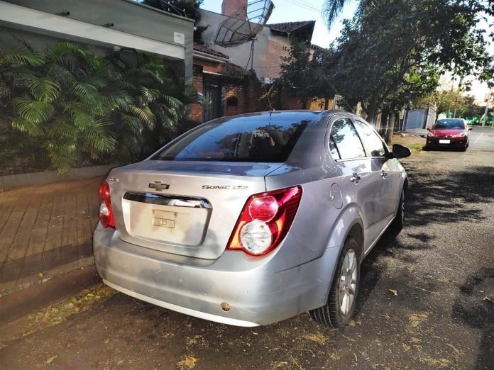 Polícia Militar de Araraquara apreende veículo envolvido em roubo e prende homem por receptação