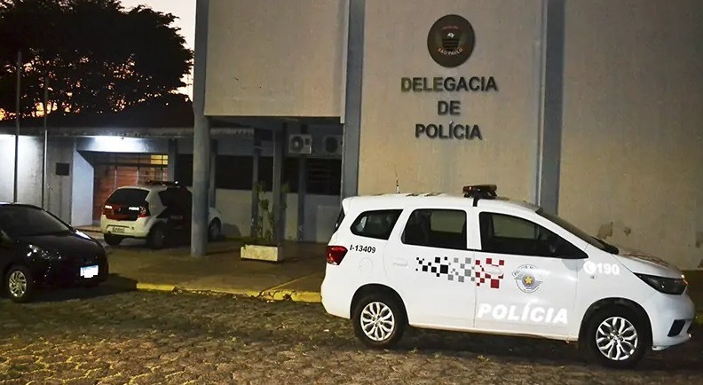 Homem tem mão ‘estraçalhada’ após explosão de arma de fogo