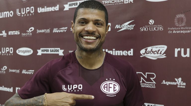 Atacante Tiago Marques é o novo reforço da Ferroviária