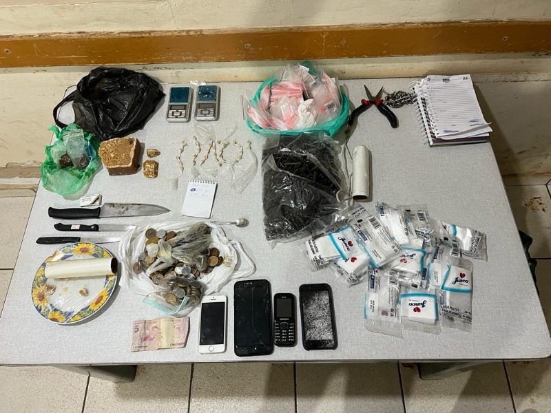 Força Tática prende jovem com drogas e dinheiro em quarto de hotel de Araraquara